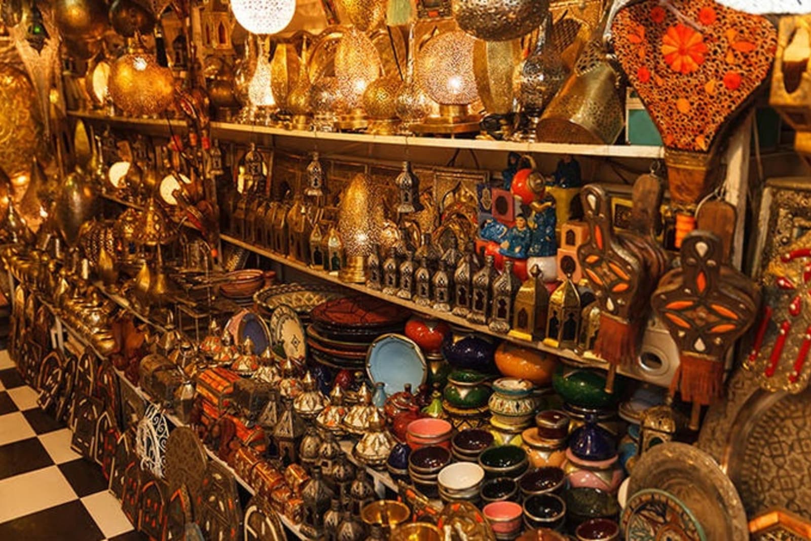 rs-shopping-marrakech-shutterstock_663935488.jpg