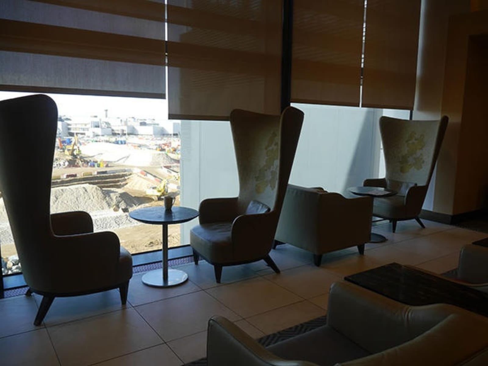 rs-singapore-airlines-lounge-lhr-window-seating.jpg