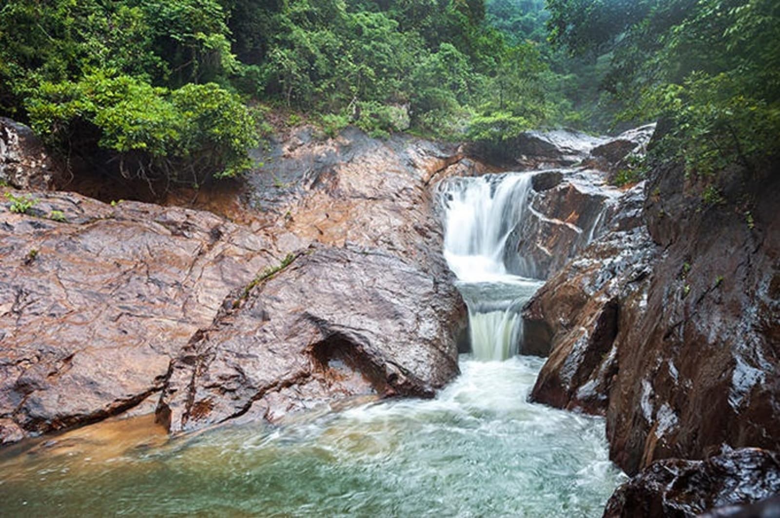 rs-than-mayom-waterfall-koh-chang-thailand-shutterstock_308705813.jpg