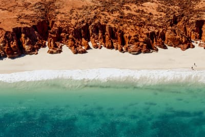 White sands and turquoise ocean in Western Australia