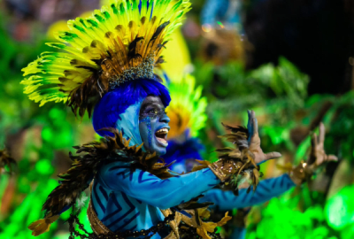 A performer in colourful yellow and blue costuming at the Rio Carnival