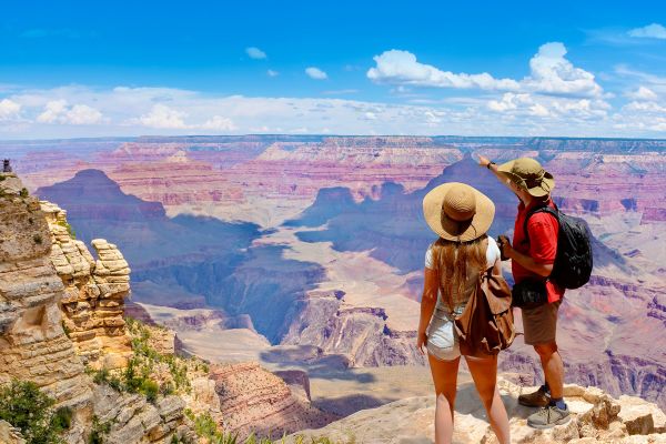 Couple standing on the edge of Grand Canyon National Park